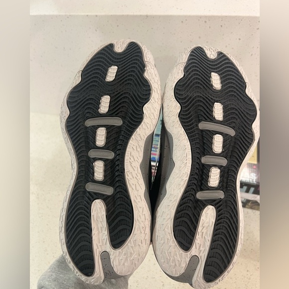 Adidas Dame 8 - Picture 2 of 3